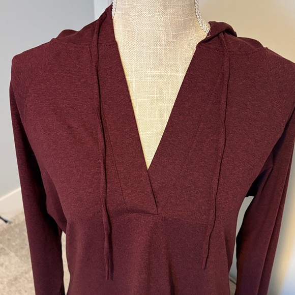 Lou & Grey heathered burgundy Luvstretch hoodie - Picture 4 of 8